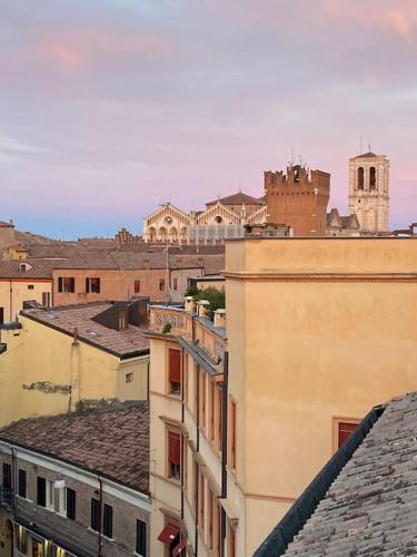 Nespecifikovaný výhled na destinaci Ferrara nebo výhled na město při pohledu z apartmánu