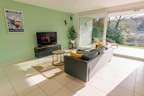 Cozy Nest By the Zoo