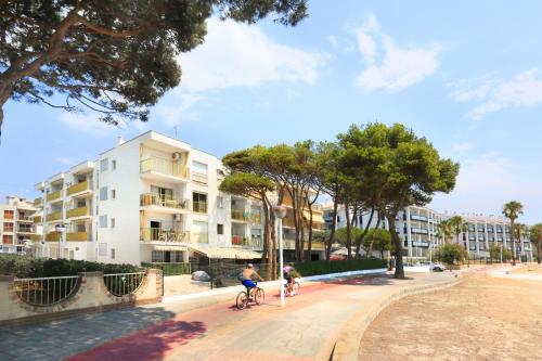 LITORAL COSTA DORADA - PLAYMAR Only families