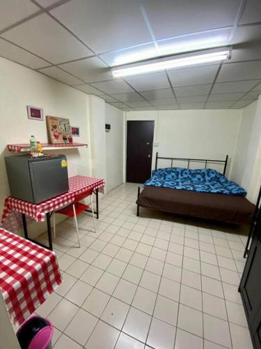 Postel nebo postele na pokoji v ubytování Ratanawong Place 334