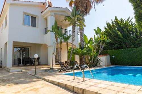 Bazén v ubytování Villa Thalassa with private pool nebo v jeho okolí