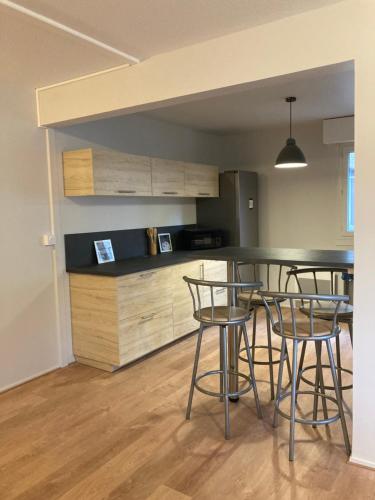 Superbe appart 80 m2 avec balcon & parking