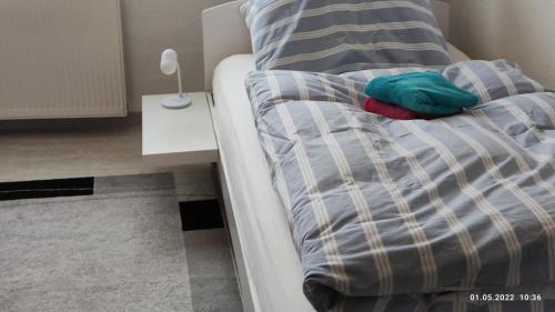 מיטה או מיטות בחדר ב-Graf und Spee Gesamte E G Wohnung