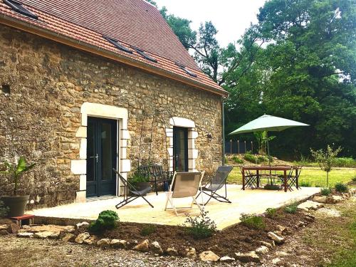 Photo de la galerie de l'établissement Maison chaleureuse avec piscine, à Padirac