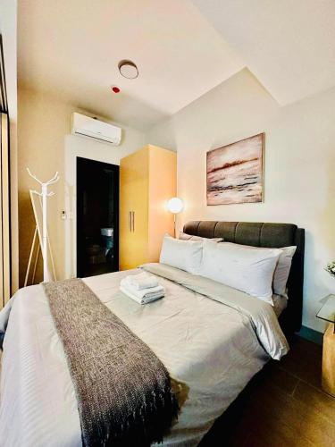 LUXURY 1BR in Uptown Parksuites,BGC Taguig