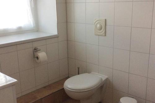 Ένα μπάνιο στο Monteurwohnung AUSBLICK SEEBLICK 16356 Werneuchen bei Berlin
