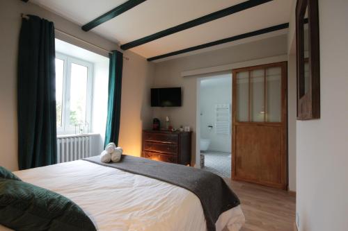 Katil atau katil-katil dalam bilik di Le Manoir de Kérofil ** Gîte et chambres d'hôtes **