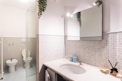 Un baño de MARCHE FULL EXPERIENCE-Apartments