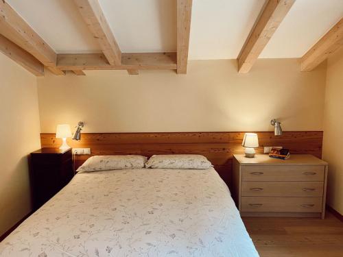 A bed or beds in a room at Appartamento Romantico a Valles