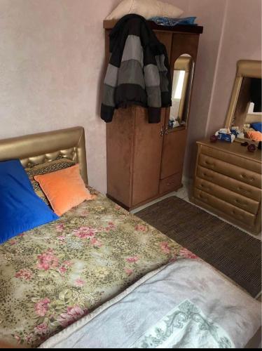 Llit o llits en una habitació de Islam log