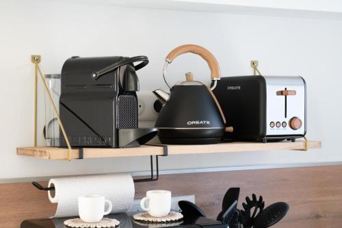 Kemudahan buat kopi dan teh di Lovina Chambre de charme avec jaccuzi
