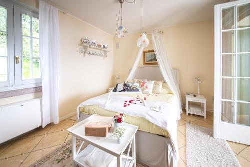 a bedroom with a white bed and a table at Le Gemme Suite B&B in Verona