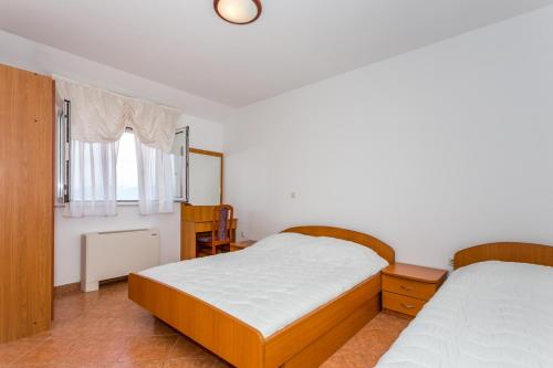 a bedroom with two beds and a window at Holiday Home in Komarna