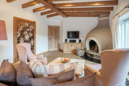 TV a/nebo společenská místnost v ubytování Sonnenalp Resort