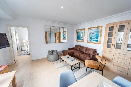 2BDR NEW BRIGHT APARTMENT IN PUERTO BANUS