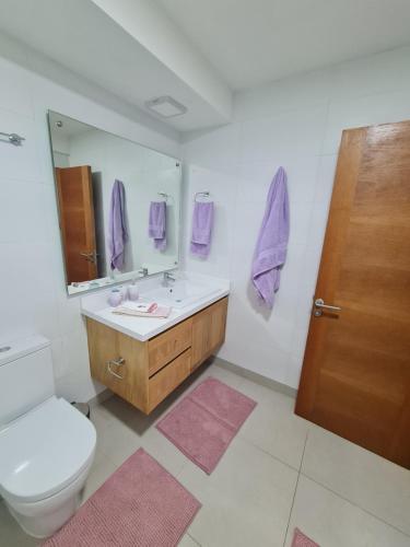 Koupelna v ubytování La Marina 19 Edificio Los Coigües