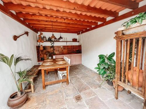a dining room with a table and some plants at Casa La Encarnación in Santa Cruz de la Palma