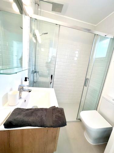a bathroom with a sink and a toilet at Casa Atika in Los Pocillos