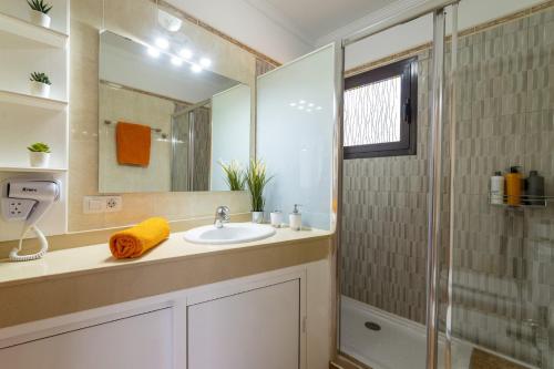 A bathroom at Villa Maria by Villa Plus