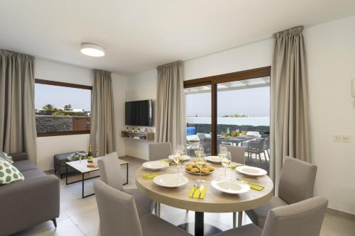 Villa Femes by Villa Plus