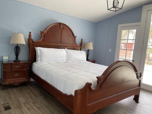 a bedroom with a large bed with a wooden headboard at Temecula Rejuvenation in Temecula