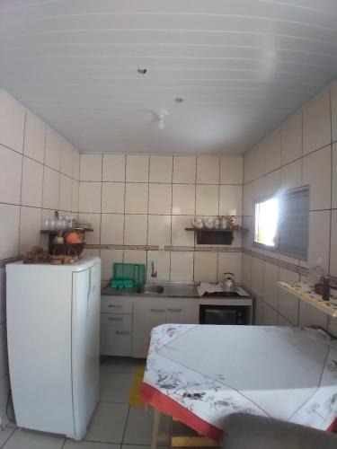 a kitchen with a white refrigerator and a sink at Casa verde in Laguna