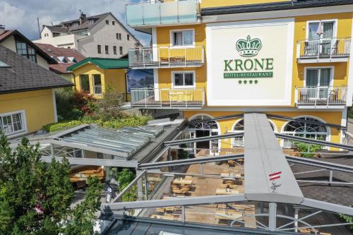 a view of the front of a k home hotel at Hotel Krone in Mondsee