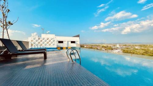 a view from the roof of a building with a swimming pool at CONDO 2-10 IMPERIO PROFESSIONAL SUITE Alor Setar in Alor Setar