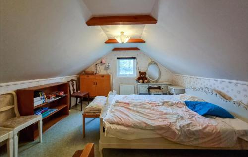 a bedroom with a large bed in a attic at Amazing Home In Hkerum With Sauna, 3 Bedrooms And Wifi in Hökerum