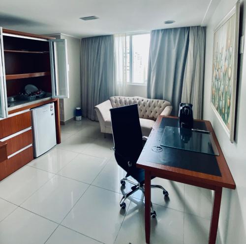 a living room with a table and a couch at Special Flat Alto Padrão em Hotel na melhor Localização in Londrina