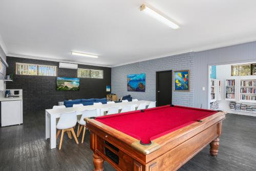 a room with a pool table and a dining room at Pyramid Holiday Park in Tweed Heads
