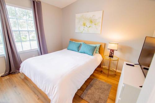 Ένα ή περισσότερα κρεβάτια σε δωμάτιο στο Meadow View on Kennewick Ct - Dog Friendly