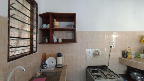 Dapur atau dapur kecil di Elna's Haven Diani Palms - 5min walk to the beach, serene and culinary services