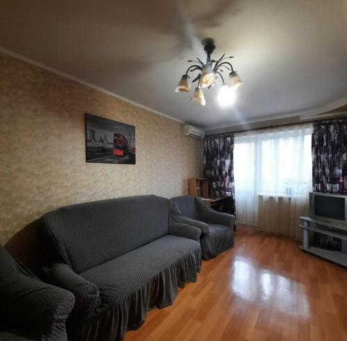 a living room with a couch and a television at Two-bedroom apartment on Lenina avenue in Mykolaiv