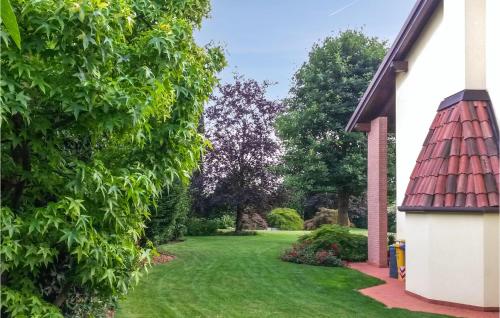 Κήπος έξω από το Cozy Home In Fanzolo Di Vedelago