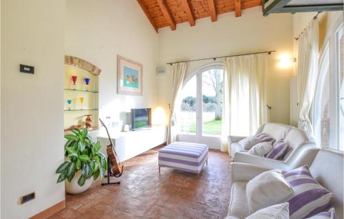 Χώρος καθιστικού στο Cozy Home In Fanzolo Di Vedelago