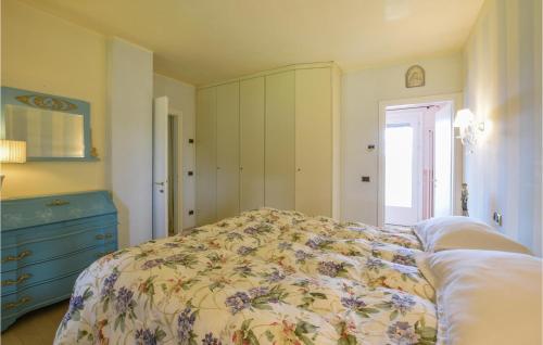 Ένα ή περισσότερα κρεβάτια σε δωμάτιο στο Cozy Home In Fanzolo Di Vedelago