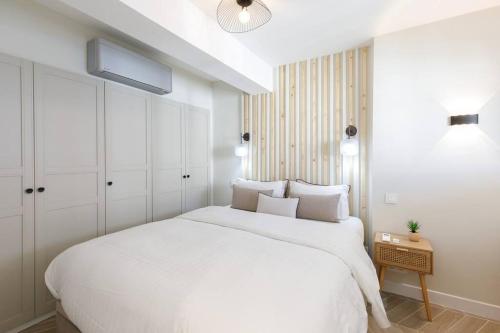 Posteľ alebo postele v izbe v ubytovaní Martinez area Superb 1 bed w XXL terrace