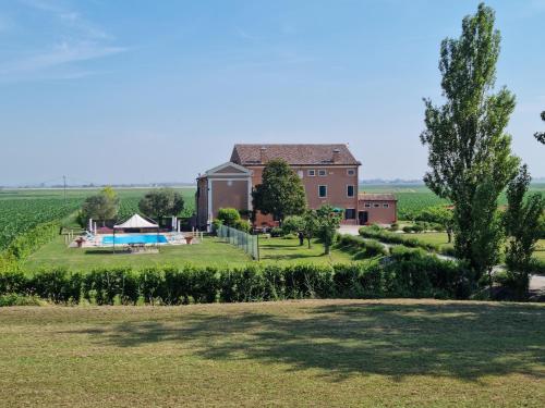 an estate with a swimming pool and a house at Agriturismo Tenuta Goro Veneto in Ariano nel Polesine