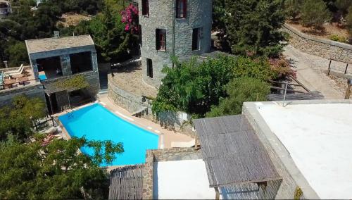 Бассейн в Pyrgos Traditional Village или поблизости