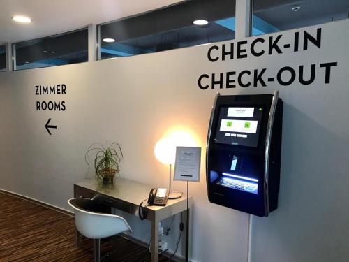 a check in check out machine in an office at Hotel Arte Spreitenbach in Spreitenbach