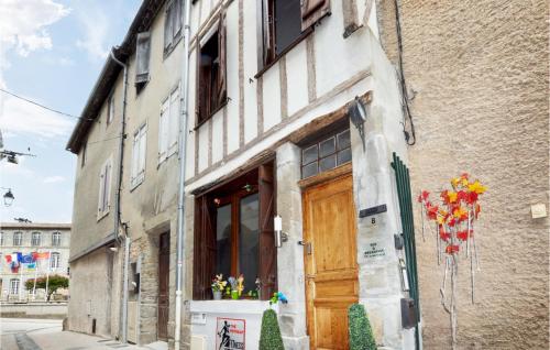 Beautiful Home In Montreal With 3 Bedrooms, Outdoor Swimming Pool And Wifi