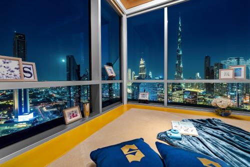 a superhero themed bedroom with a view of the city at Shangri-La Dubai in Dubai