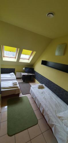 a room with two beds and two windows at Zajazd Orchidea - Lipsko - Hotel 24h in Lipsko