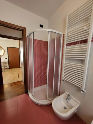 Ένα μπάνιο στο Residence Belvedere Apartment Volesio