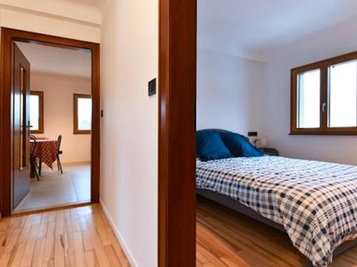 a bedroom with a bed and a mirror and a table at Appartement de 3 chambres avec jardin clos et wifi a Thannenkirch in Thannenkirch