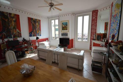 Art Dco 2 Bd Apartment Forville
