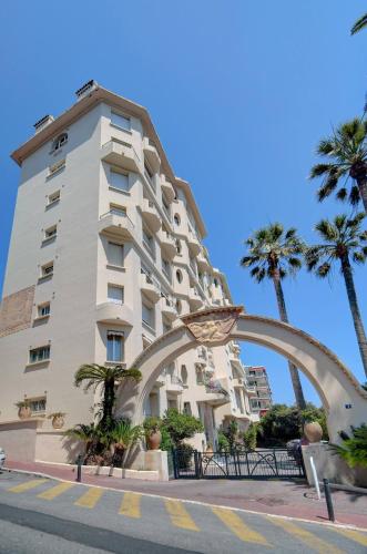 Brand New Three Bedroom Apartment with Sea views