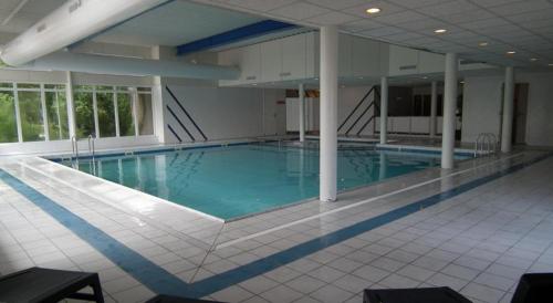 
The swimming pool at or near Appartement APHRODITE - Amelander-Kaap met ZWEMBAD
