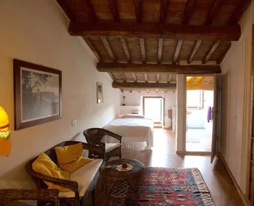 a bedroom with a bed and a living room at Zauber im Turm - in einem der schönsten Dörfer in Montemerano